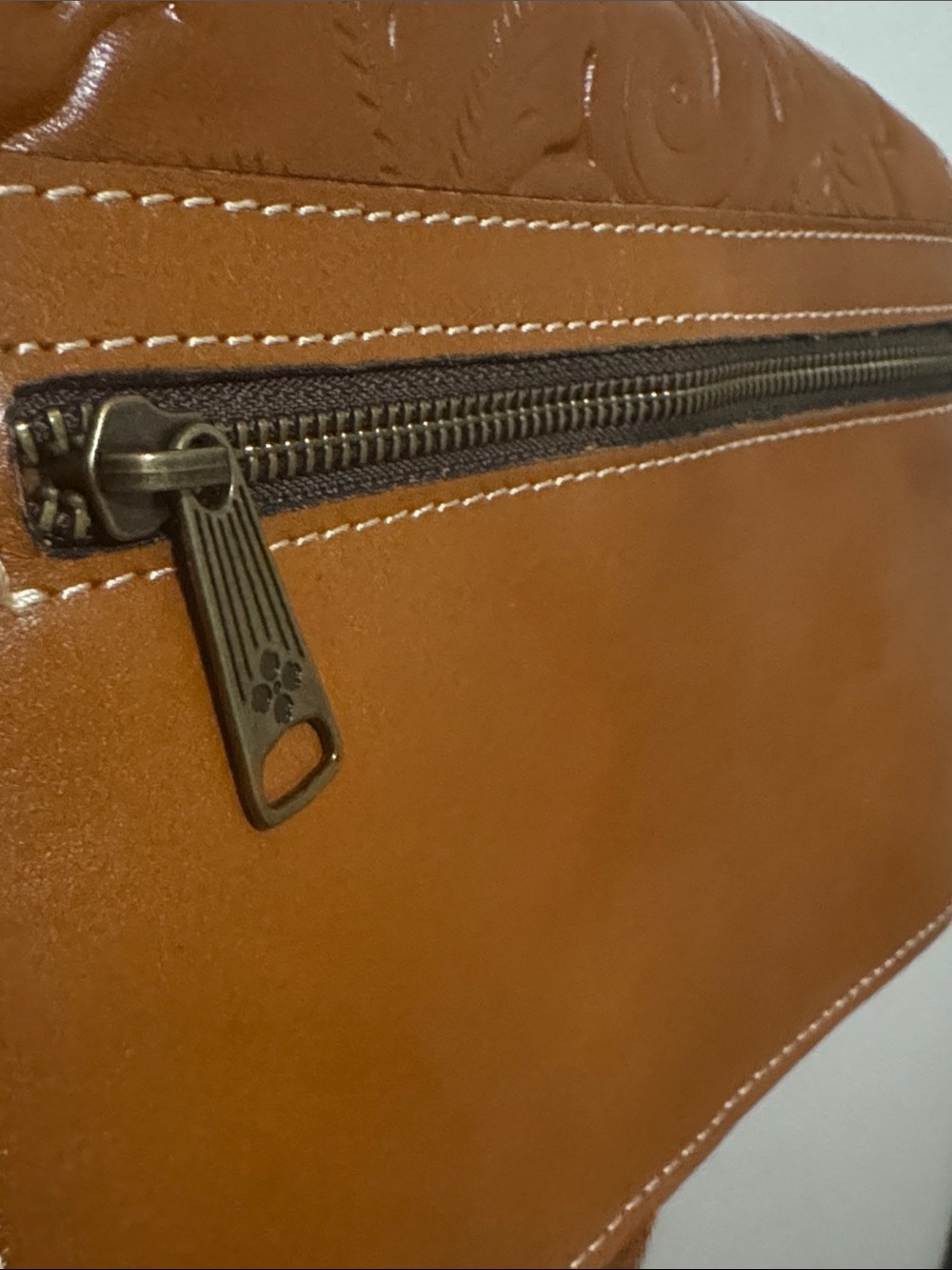 Patricia Nash Tan Embossed Leather Crossbody Bag - Classic Women's Shoulder Bag - Picture 5 of 6